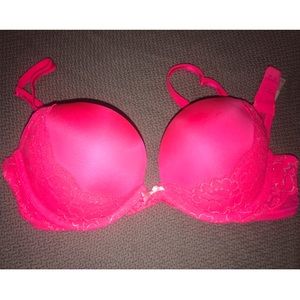 Victoria’s Secret dream angles plunge 34 b